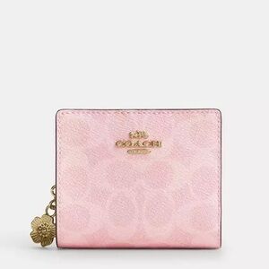 NWT Coach! Power Pink Snap Wallet
In Signature Canvas With Charm🌸